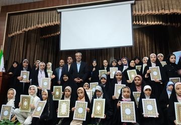 جلوه‌های معنوی اختتامیه مسابقات قرآنی دارالقرآن تسنیم کاشان