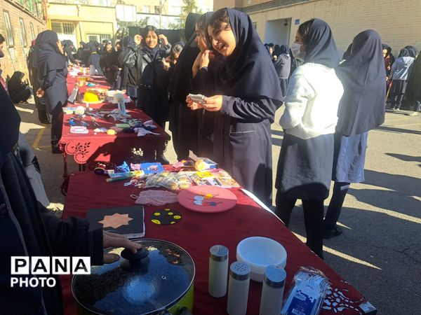 بازارچه دانش‌آموزی در دبیرستان علی افشارنژاد