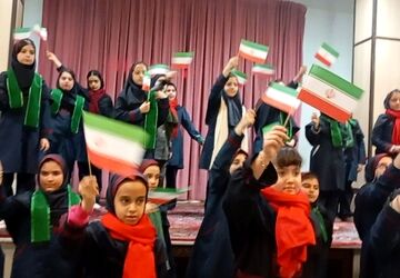 چهل‌وهفتمین جشن‌ انقلاب‌ در هیاهوی دانش‌آموزان 