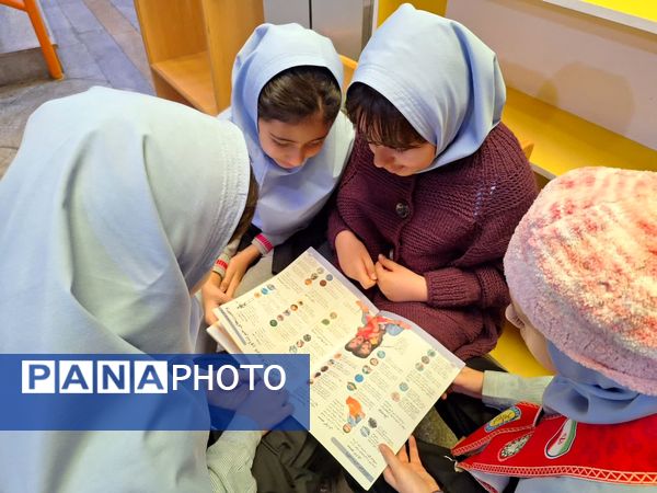 اندر احوالات هفته کتابخوانی در دبستان آرمینه مصلی نژاد 