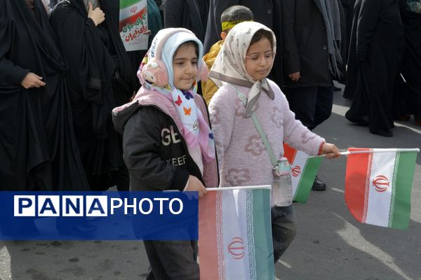 حماسه دانش‌آموزان اسلامشهر در ۲۲بهمن