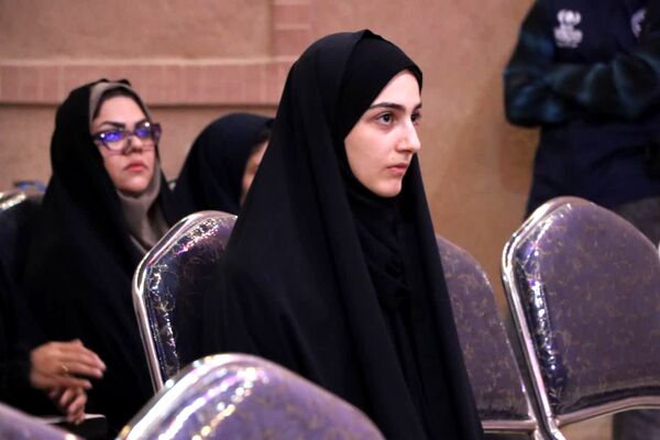 «محفل شهریور شعر» با حضور دانش‌آموزان یزدی