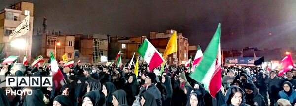 تجمع مردمی در میدان فجر مشهد 