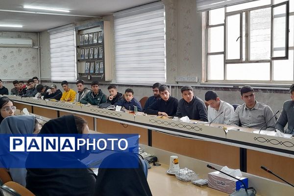 نشست مدیر آموزش و پرورش شهرستان قدس با رؤسای شورای دانش آموزی مدارس