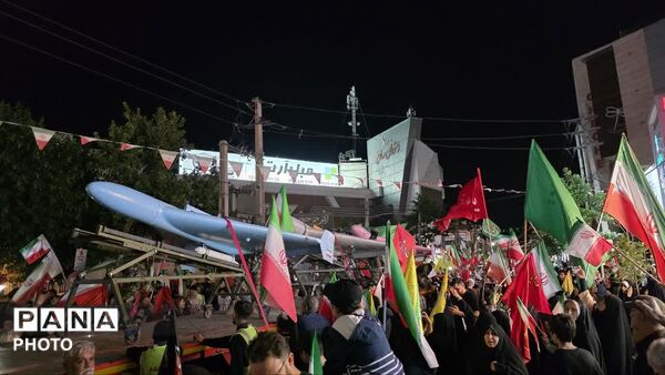 نمایش گوشه‌ای از قدرت و اقتدار  نظامی ایران در خیابان‌های رجایی شهر کرج