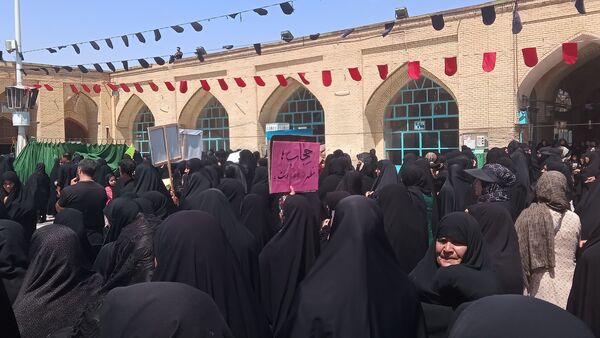 تشییع شهید مدافع امنیت همزمان با روز ملی حجاب در نیشابور