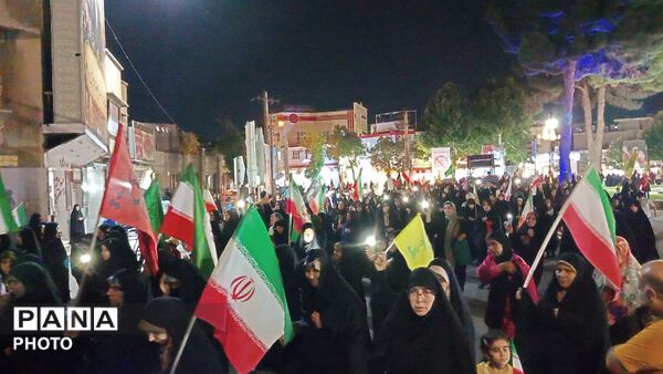 شبی دیگر از همبستگی مردم و تجدید بیعت با رهبری در بروجرد