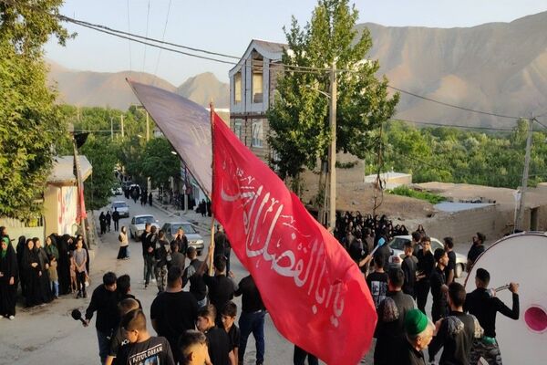 مراسم عزاداری و زنجیرزنی هیئات مذهبی شهر بار در روز تاسوعا حسینی 
