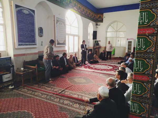 جلسه هادی هاشمی‌نیا با اهالی محله ده‌محسن؛ تأکید بر رفع مشکلات زیرساختی و خدمات شهری
