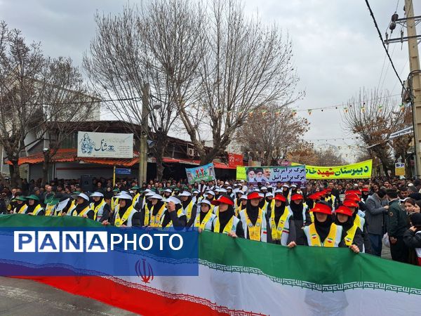 شکوه حضور مردم بانه در راهپیمایی 22 بهمن