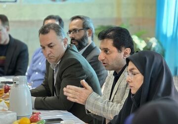 «شبکه همیار مدیران تحولی» محور گفت‌وگوی مسئولان و مدیران مدارس قائمشهر