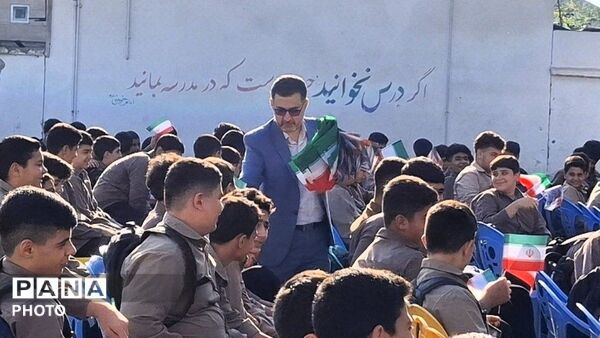 با عطر شهدا و شعار «مقاومت»؛ زنگ بازگشایی مدارس در کومله نواخته شد 