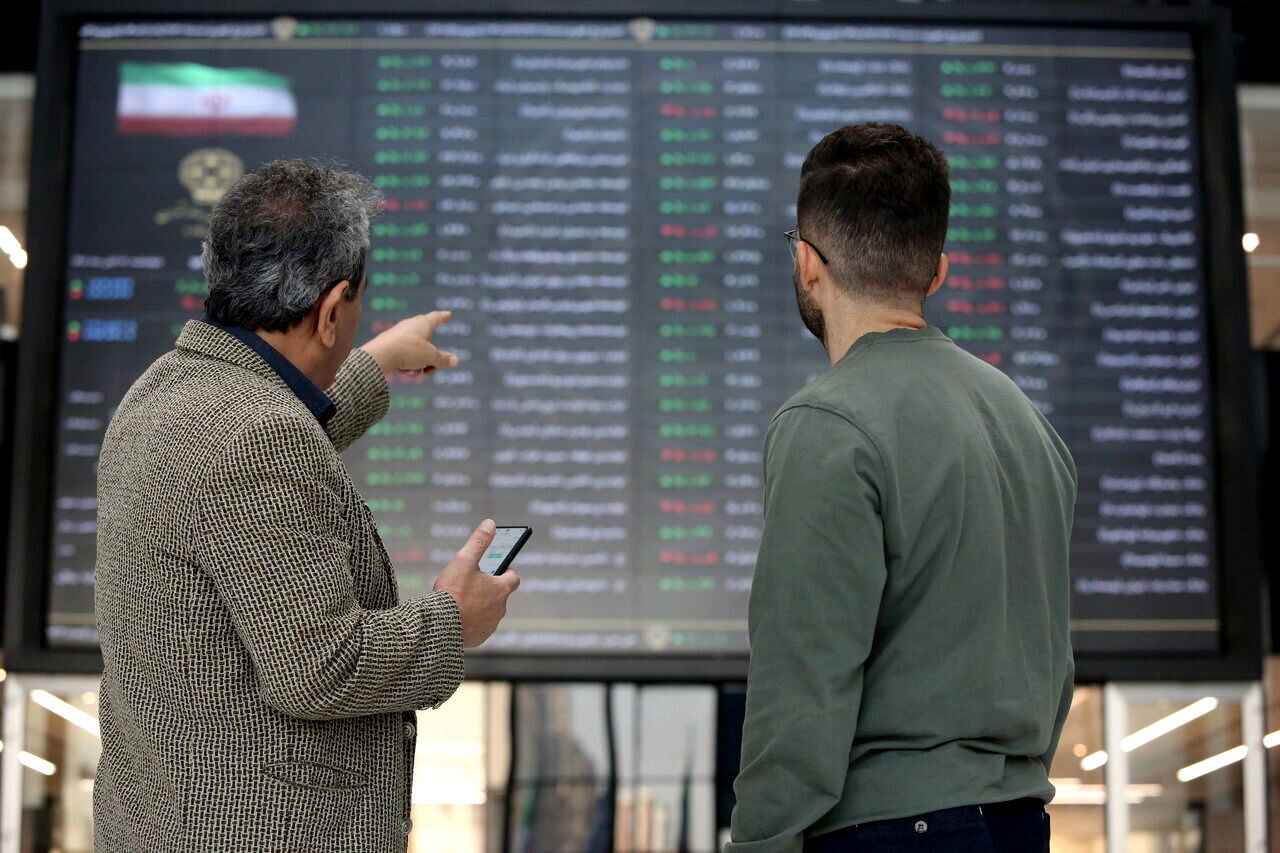 افت ۱۵ هزار واحدی شاخص بورس