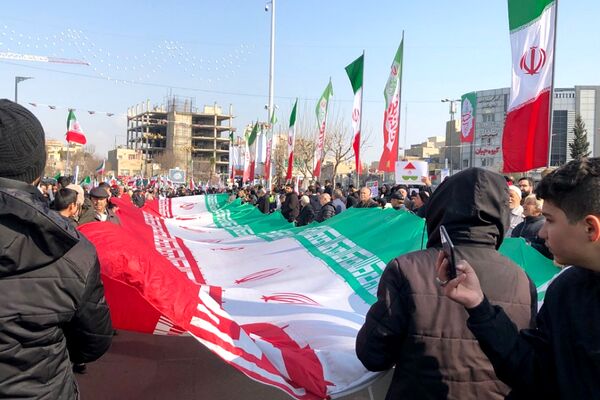 حضور اقشار مختلف شهرری در جشن پیروزی انقلاب 