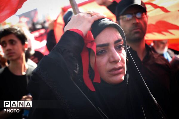 آخرین وداع؛ پیکر رهبر شهید در ایستگاه پایانی