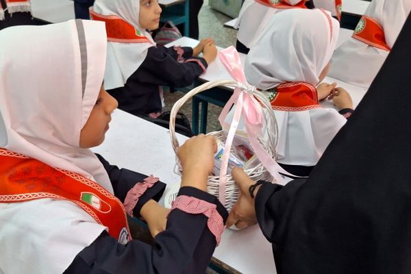  افتتاحیه‌ پایگاه تابستانی و برگزاری طرح حامی در مدرسه هدی ۱