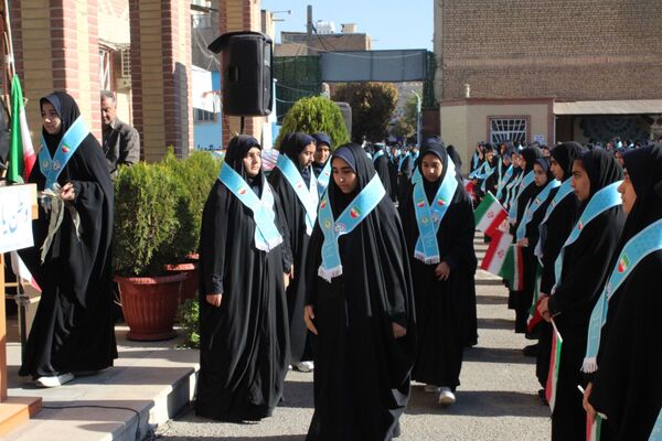 جوشش غیرت و همدلی دانش‌آموزان رباط‌کریم در مراسم وطن‌یار