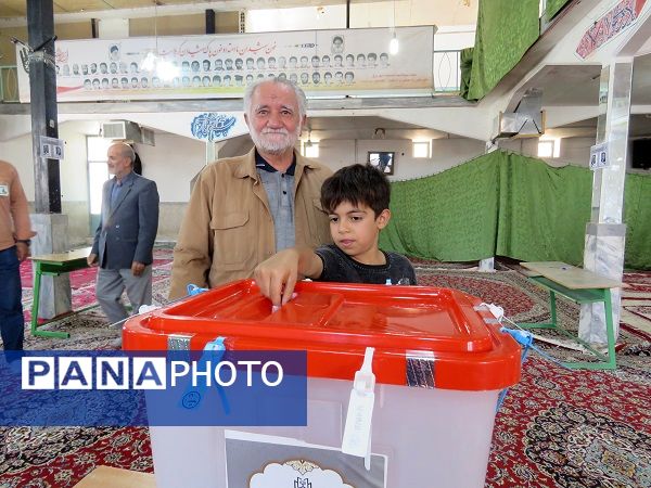 دور دوم انتخابات چهاردهمین دوره ریاست‌جمهوری در شهر درق