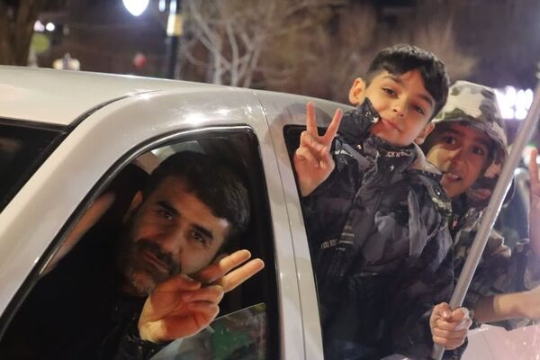 حضور حماسی شبانه مردم همدان در تجمعات انقلابی