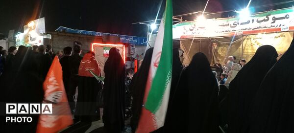 دویست شب ایستادگی پای پرچم در مشهد