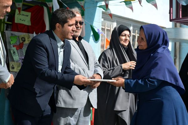 برگزاری جشن شکوفه‌های کلاس اولی دربهارستان‌دو
