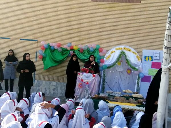 جشن ولادت حضرت زینب(س) و بزرگداشت روز پرستار در دبستان تکتم