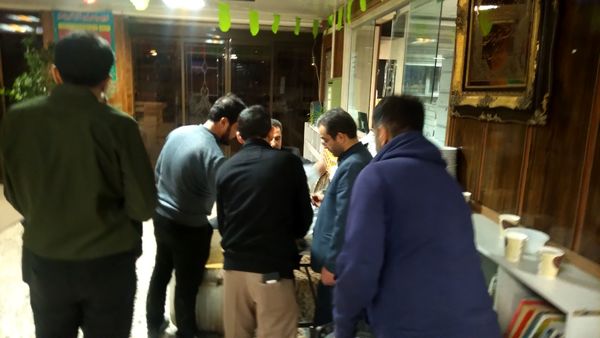 ضیافت ساده اما آسمانی به همت مسئولین دبیرستان سرآمد ناصر ناحیه ٧ مشهد برگزار شد