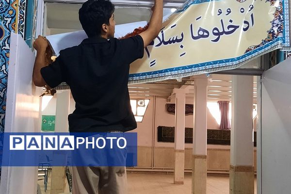 نمایشگاه هفته دفاع مقدس در دبیرستان ملاصدرا ناحیه دو شهرری 