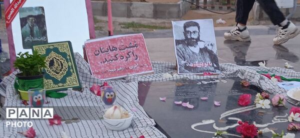  مردم در کنار شهدا، با نماز و زیارت تحویل سال را آغاز کردند