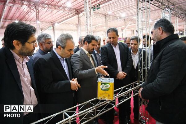افتتاح نمایشگاه کالاهای اساسی استان در همدان