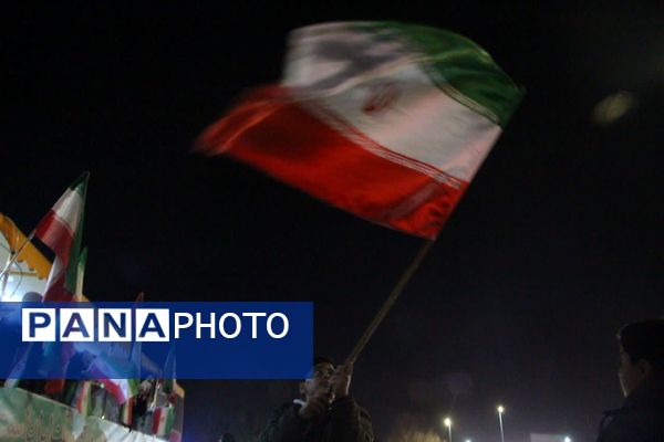 نورافشانی و گلبانگ الله اکبر در یزد، جلوه‌ای از جشن سالگرد پیروزی انقلاب