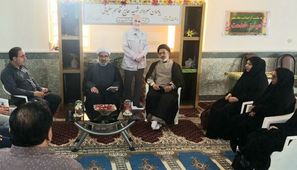 میز خدمت آموزش و پرورش در نماز جمعه