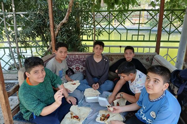 حضور دانش‌آموزان ناحیه 2 شهرری در اردوی باغ موزه دفاع مقدس و فرهنگسرای ولا