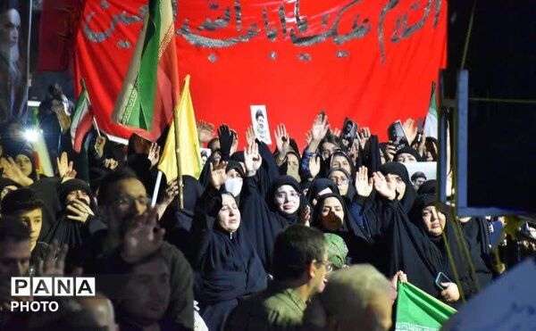 هم‌نشینی آرام کنار مزار شهید گمنام
