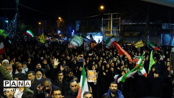 شهرستان کوهدشت هر شب خیابان هایش از مردم غیورش پر می شود