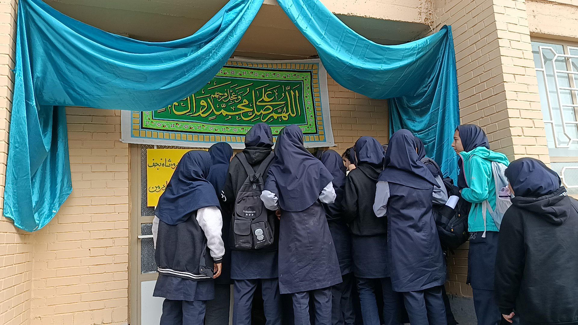 مراسم ولادت حضرت فاطمه‌ و‌ برپایی‌چایخانه‌در‌ دبیرستان وکیلی3 ( یغمای نیشابوری)