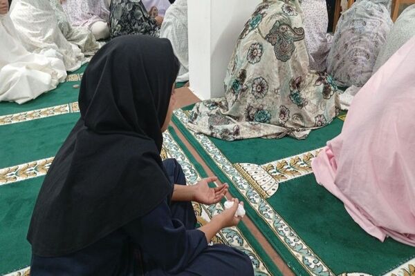 جلسه هفتگی توسل به آقا امام زمان (عج) در خوابگاه دخترانه شهید مجید دهنوی 