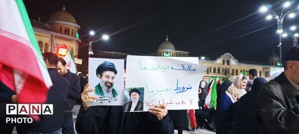 مردم یکن‌آباد در میدان امام، پیمانِ دوباره با شهدا بستند