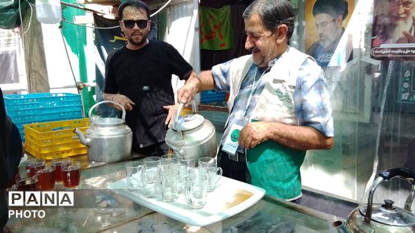 اینجا قطعه‌ای از بهشت است؛ برپایی ایستگاه‌های عاشقی در مسیر مشهد الرضا