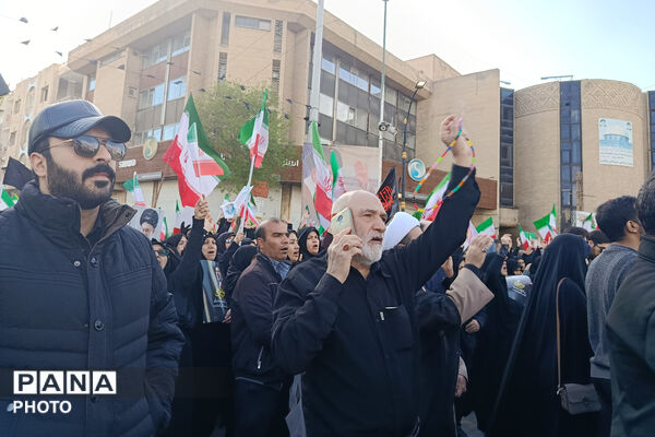 مراسم بیعت با سومین رهبر انقلاب در شیراز 