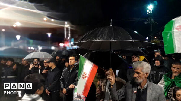 قیام مردم انقلابی کوهدشت زیر بارش الهی