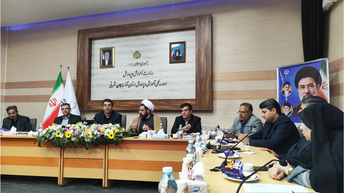 اجرای همایش «باید برخاست»  همزمان با سراسر کشور در آذربایجان شرقی
