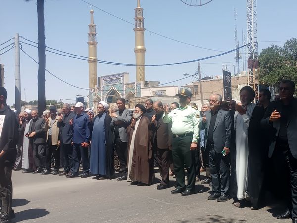 مراسم زنجیر زنی و سینه زنی به مناسبت سالگرد رحلت امام در نیشابور 