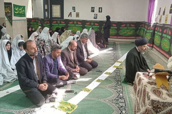 زنگ نماز در هنرستان آفرینش پردیس با حضور امام جمعه و مدیر آموزش و پرورش