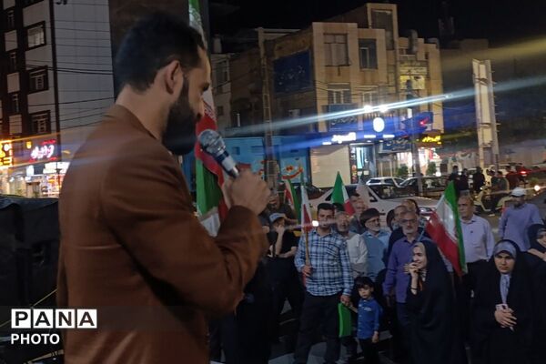 حضور پرشور دانش‌آموزان دبستان پسرانه کاظمیه در غرفه شهدای دانش آموز ورامین