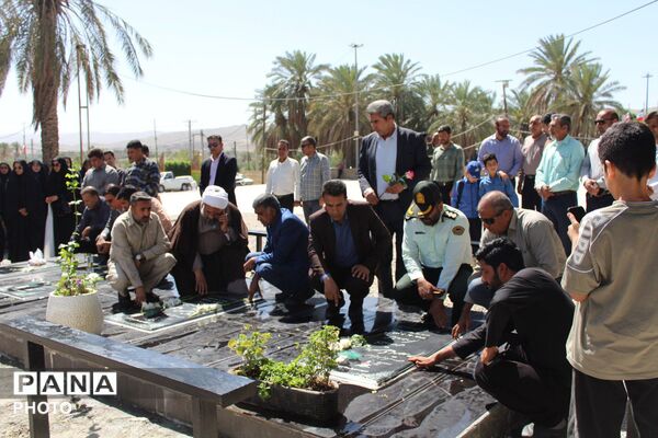 زنگ سپاس از معلم در حاجی‌آباد نواخته شد