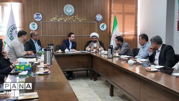 نشست هماهنگی برگزاری جشن عاطفه‌ها با حضور مسئولان و کارشناسان فرهنگی در زنجان