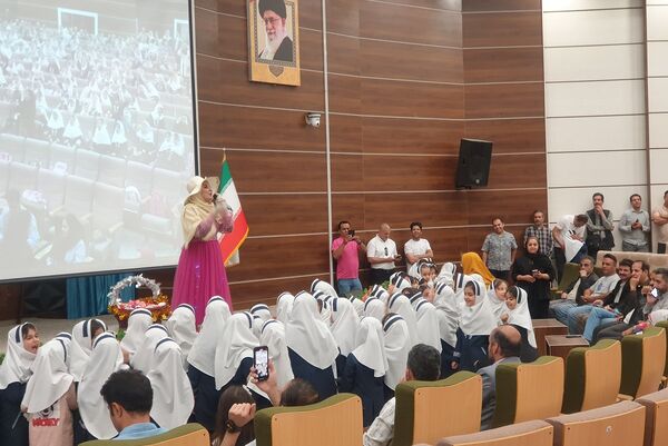 اجتماع 700 نفری پدران و دختران دانش آموز مدرسه علامه طباطبایی منطقه پردیس به مناسبت روز دختر