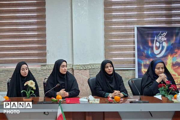 تجلیل از مدیران منتخب برگزارکننده دوره کوتاه‌مدت دوزبانه و مربیان مناطق کم برخوردار