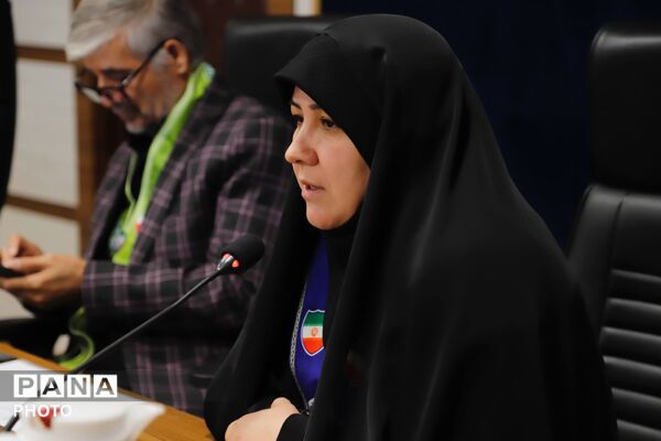 نشست هم‌اندیشی مسئولان دانش‌آموزی تهران با محور آموزش مربیان و مدیریت مصرف انرژی